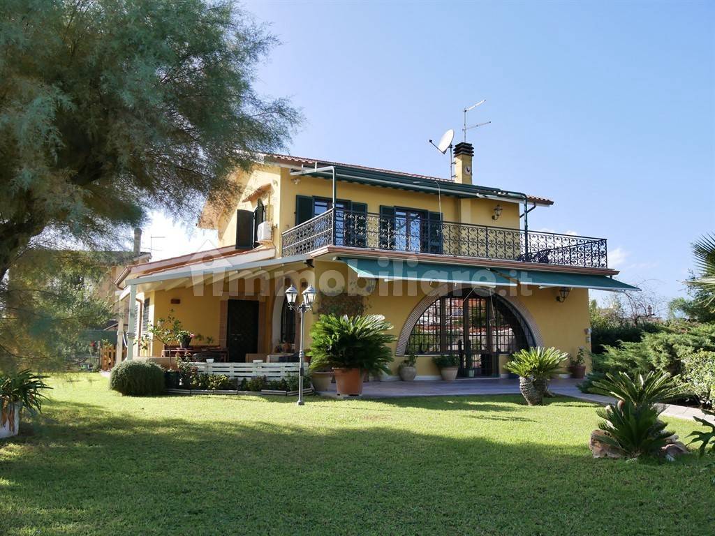 3 bedrooms Villa in Ardea, Italy No. 213624