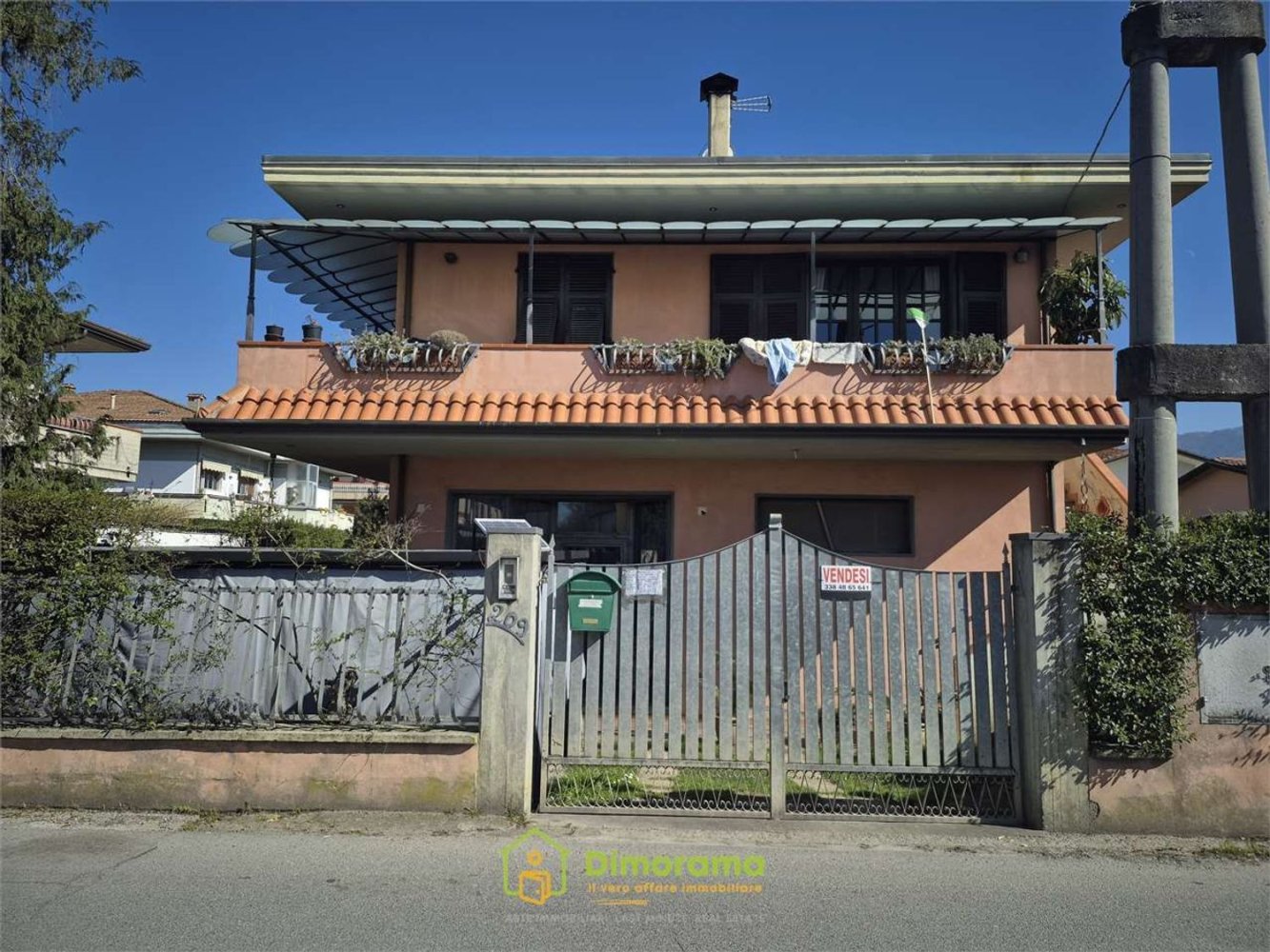 5 rooms Apartment in Massa, Italy No. 48952