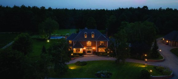 7 bedrooms House in Puslinch, Canada No. 558 10