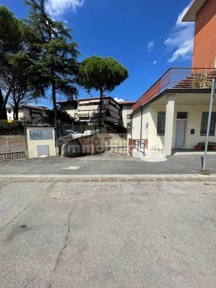 Garaje en Sesto Fiorentino, Italy 14 m² No. 376333