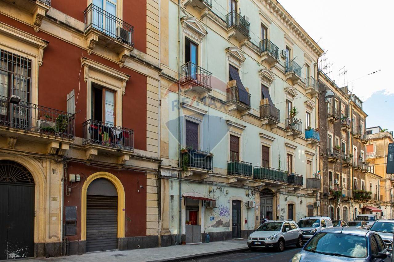 5 rooms Apartment in Catania, Italy No. 163234