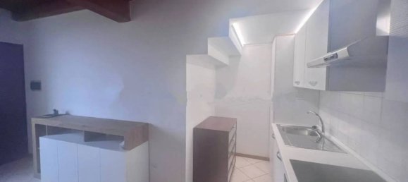 2-salle Appartement à Chignolo Po, Italy No. 80955 11