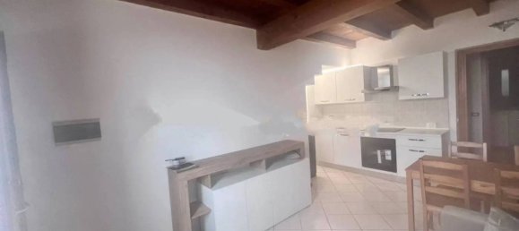 2-salle Appartement à Chignolo Po, Italy No. 80955 12