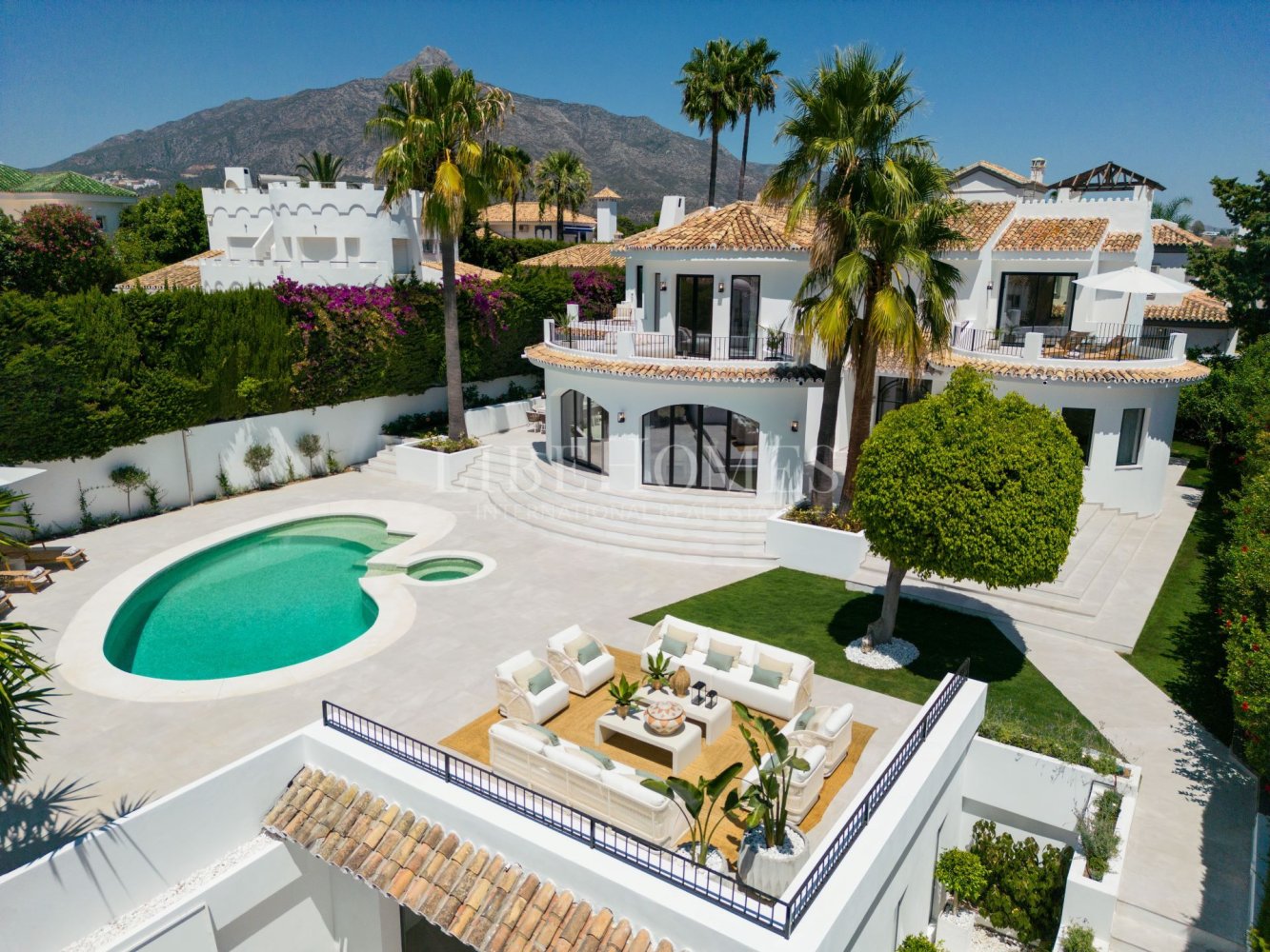 Villa de 5 dormitorios en Marbella, Spain No. 69864