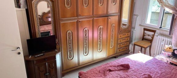 2-salle Appartement à Parma, Italy No. 227705 6