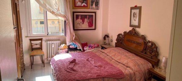 2-salle Appartement à Parma, Italy No. 227705 7