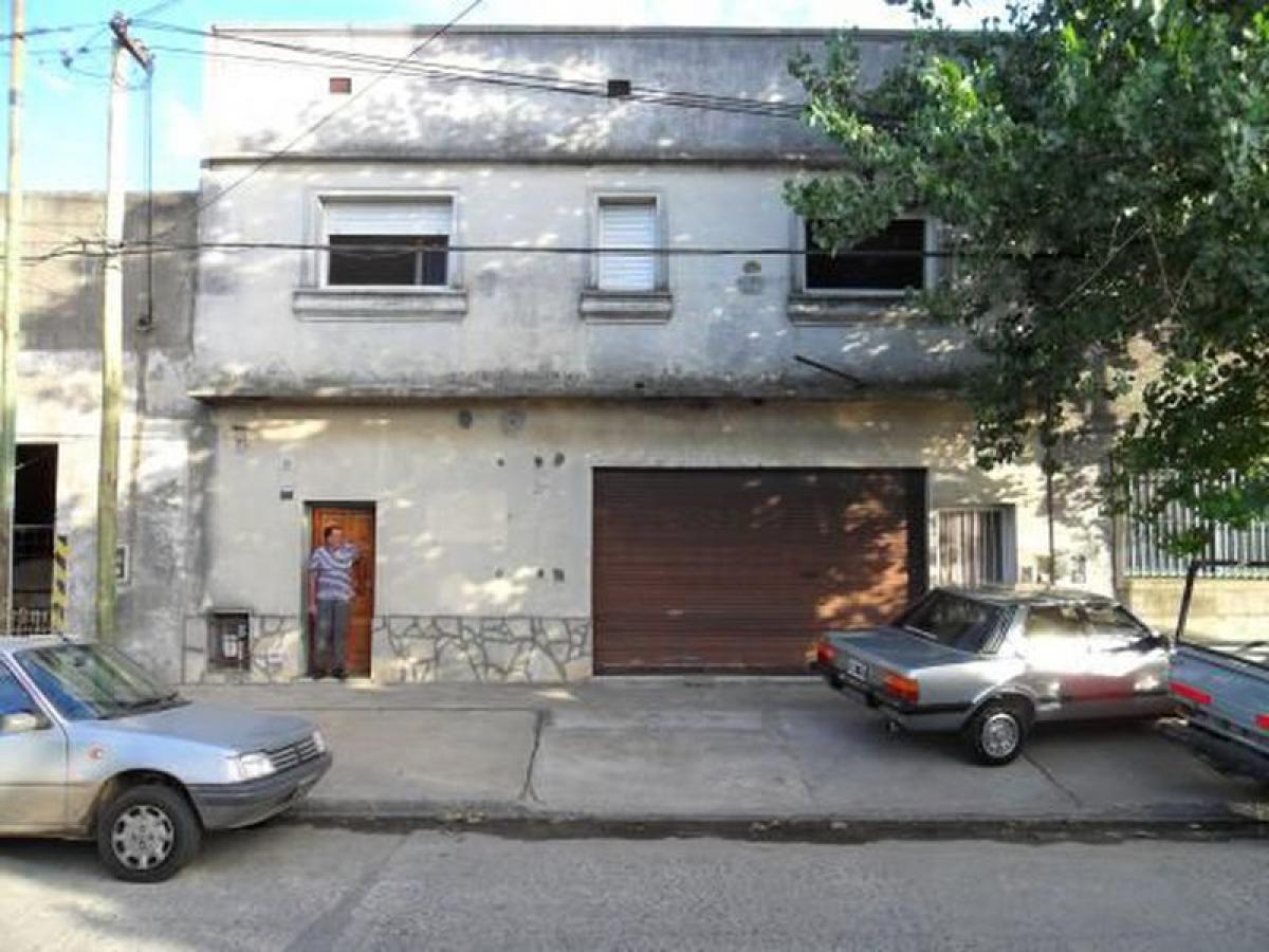 3 bedrooms House in Tres de Febrero, Argentina No. 59316