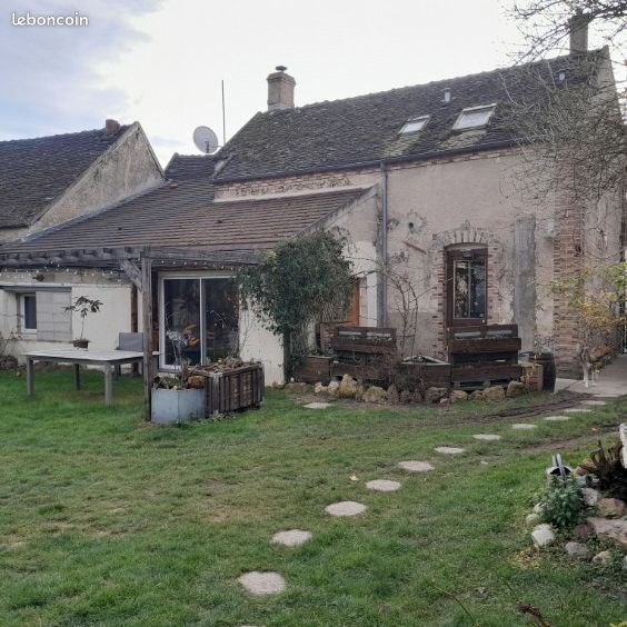 3 bedrooms Townhouse in Nailly, France No. 339724