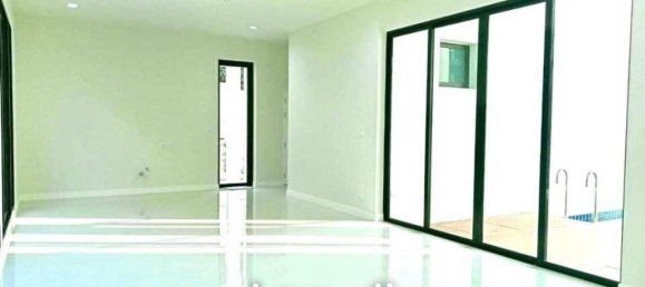 4 bedrooms Cafe / restaurant in Sattahip, Thailand No. 14616 3