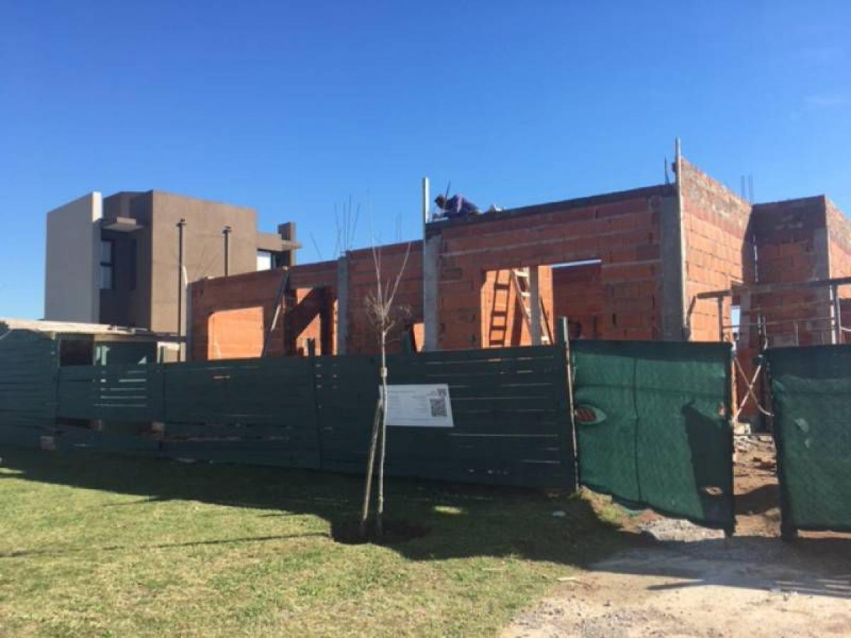 3 bedrooms House in Tigre, Argentina No. 52177