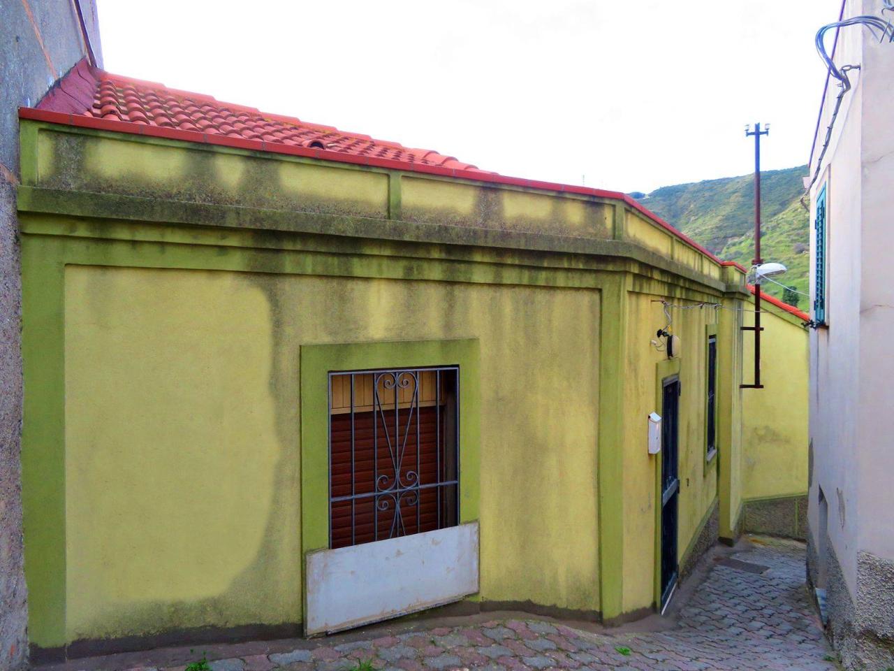 4 rooms House in Saponara, Italy No. 150510