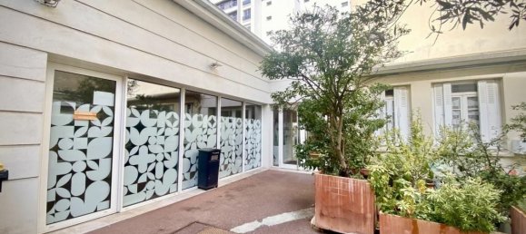 1211m² Office in Paris, France No. 183331 4