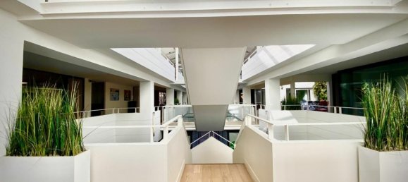1211m² Office in Paris, France No. 183331 6