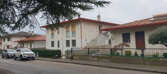 5 rooms Apartment in Pordenone, Italy No. 41990 16