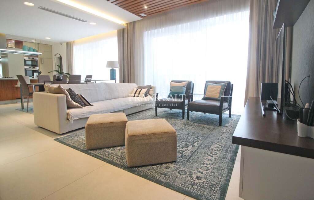 Villa de 3 dormitorios en Swieqi, Malta No. 6856