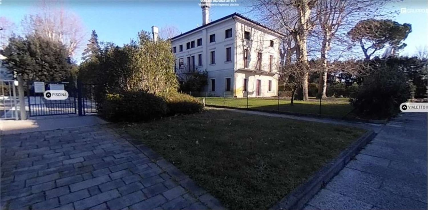 3 rooms Apartment in Jesolo, Italy No. 15396