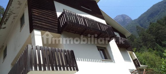 4 bedrooms Villa in Val di Zoldo, Italy No. 273046 9