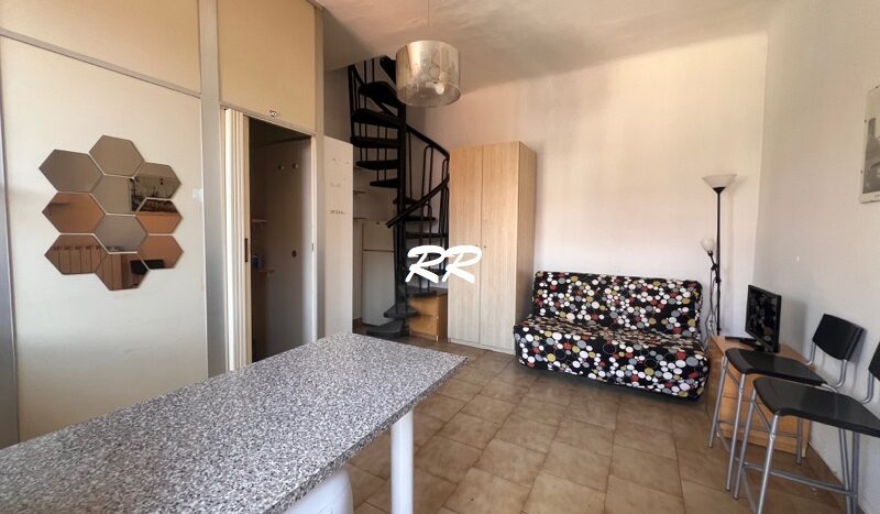 1 غرف نوم بناية في Milan, Italy رقم 358645