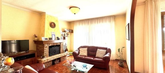 Apartamento de 4 habitaciónes en Montemurlo, Italy No. 39165 10