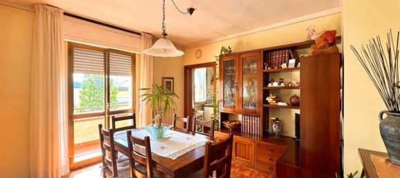 Apartamento de 4 habitaciónes en Montemurlo, Italy No. 39165 2