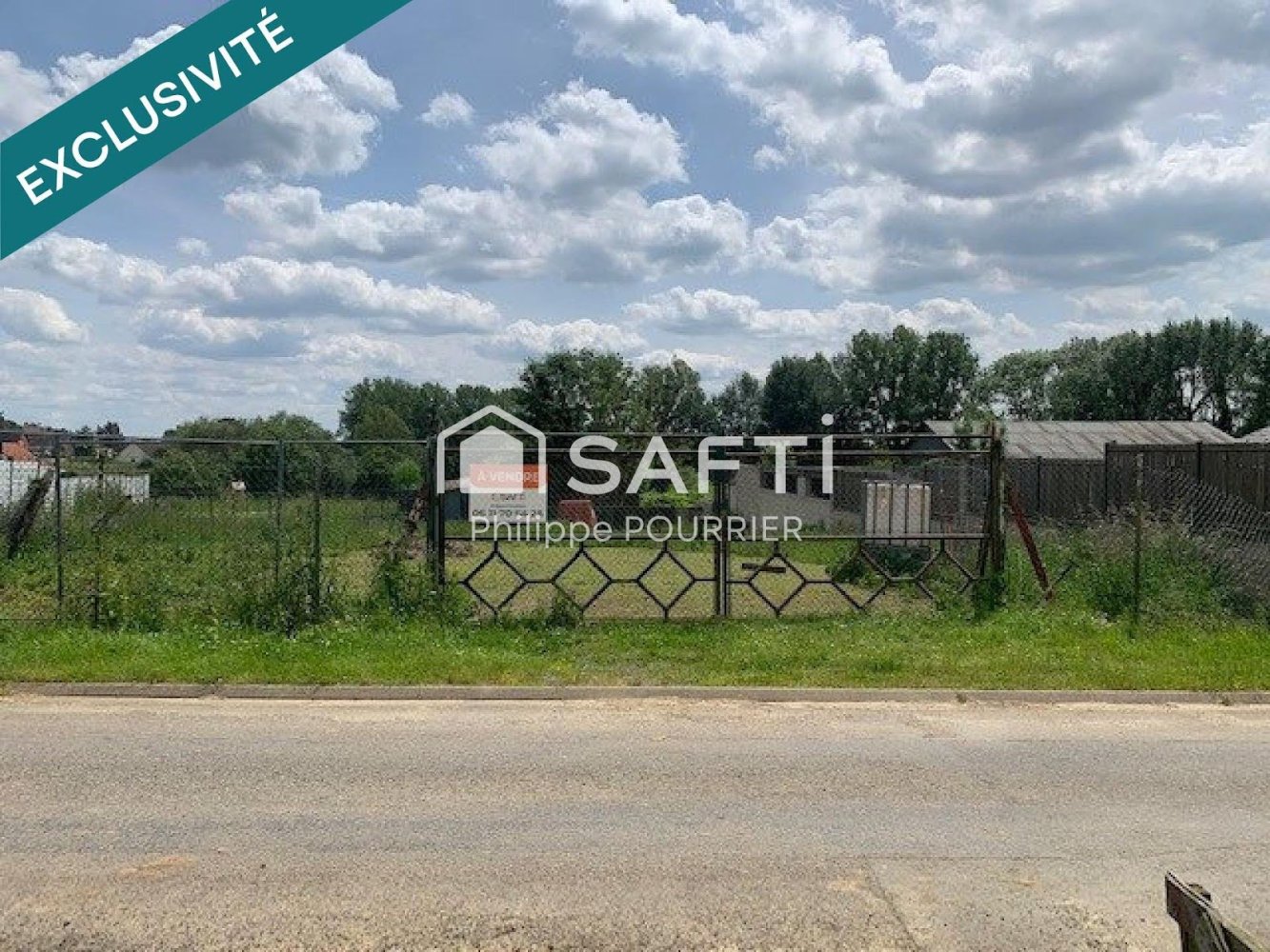 871m² Land in Commenchon, France No. 80504