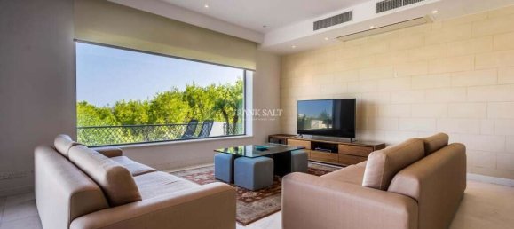 4 bedrooms Villa in Bahar ic-Caghaq, Malta No. 8742 4