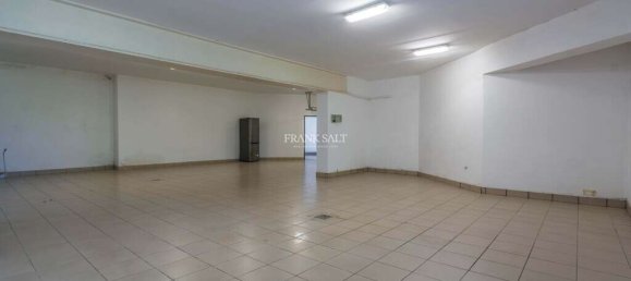 4 bedrooms Villa in Bahar ic-Caghaq, Malta No. 8742 18