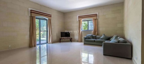 4 bedrooms Villa in Bahar ic-Caghaq, Malta No. 8742 19