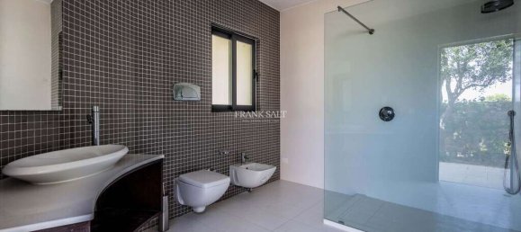 4 bedrooms Villa in Bahar ic-Caghaq, Malta No. 8742 17