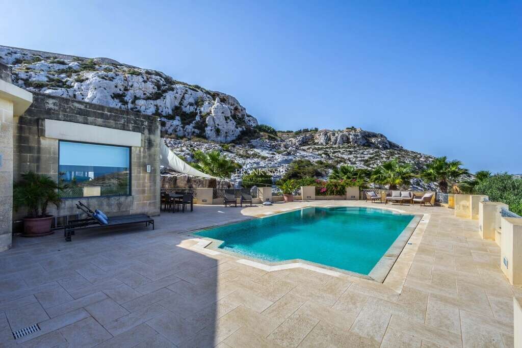 4 bedrooms Villa in Bahar ic-Caghaq, Malta No. 8742