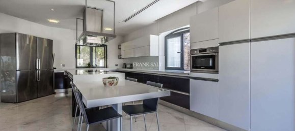 4 bedrooms Villa in Bahar ic-Caghaq, Malta No. 8742 9