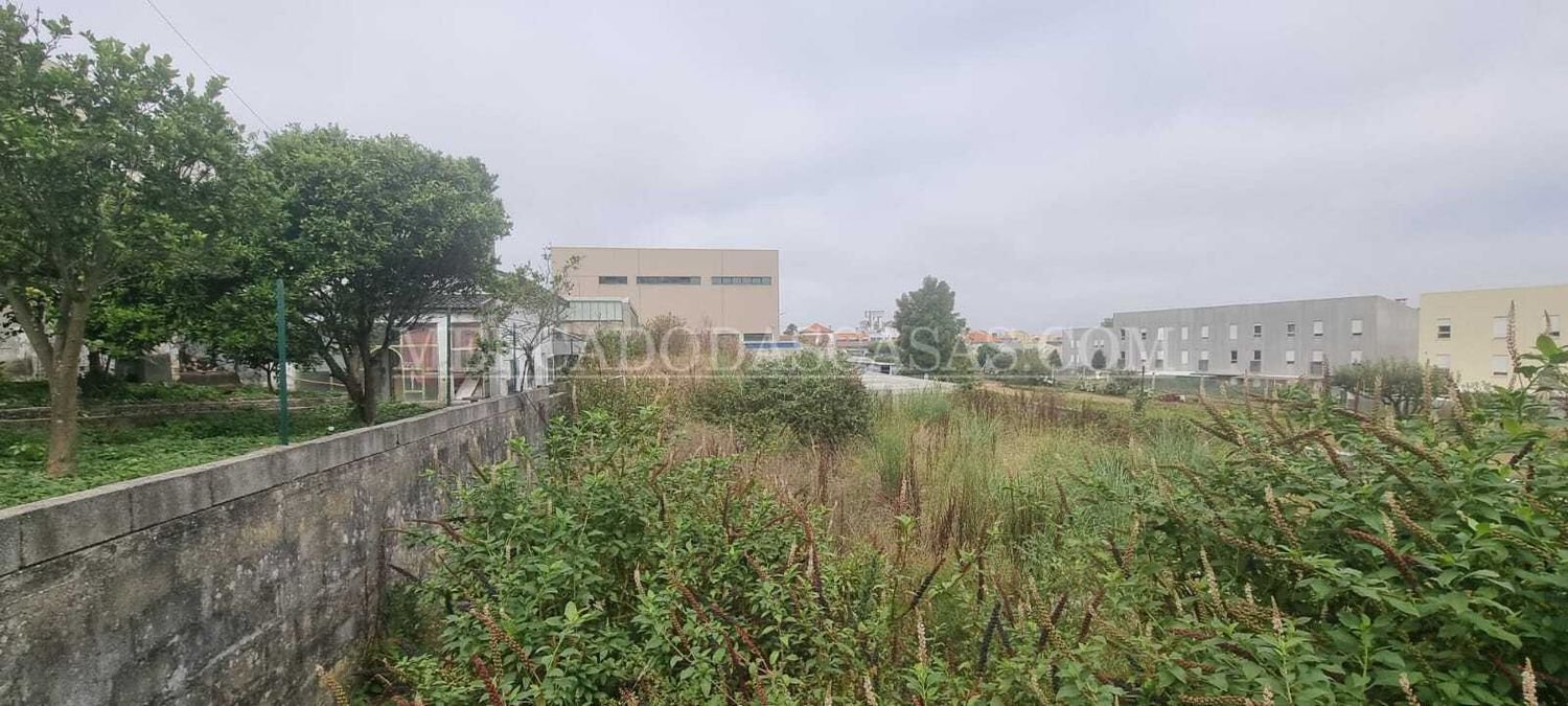 643m² Land in Ermesinde, Portugal No. 297416
