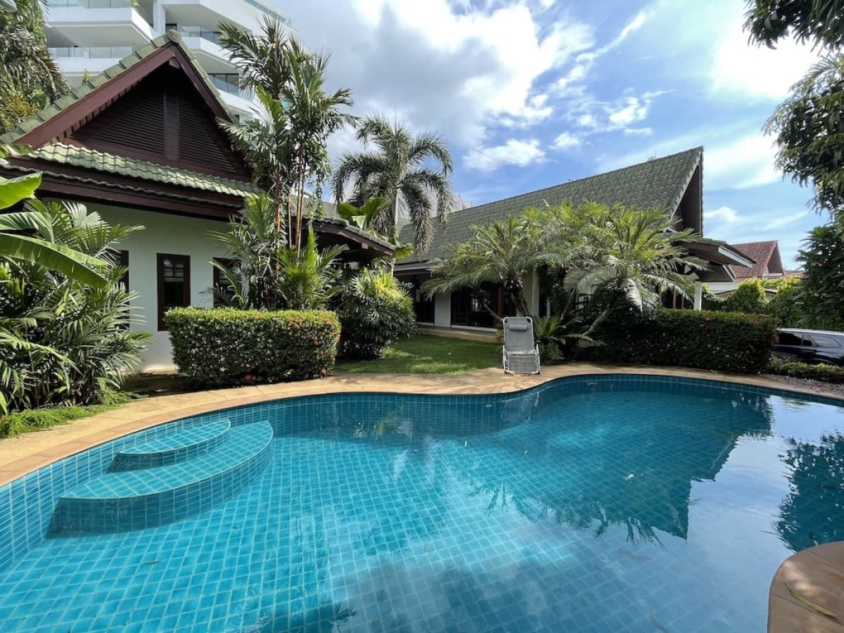 3 bedrooms Villa in Bang Tao, Thailand No. 5964