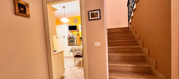 Casa de 3 habitaciónes en Capodimonte, Italy No. 260596 6