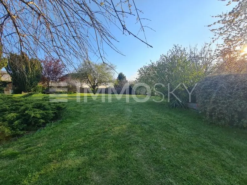 990m² Land in Saint-Cergues, France No. 324071