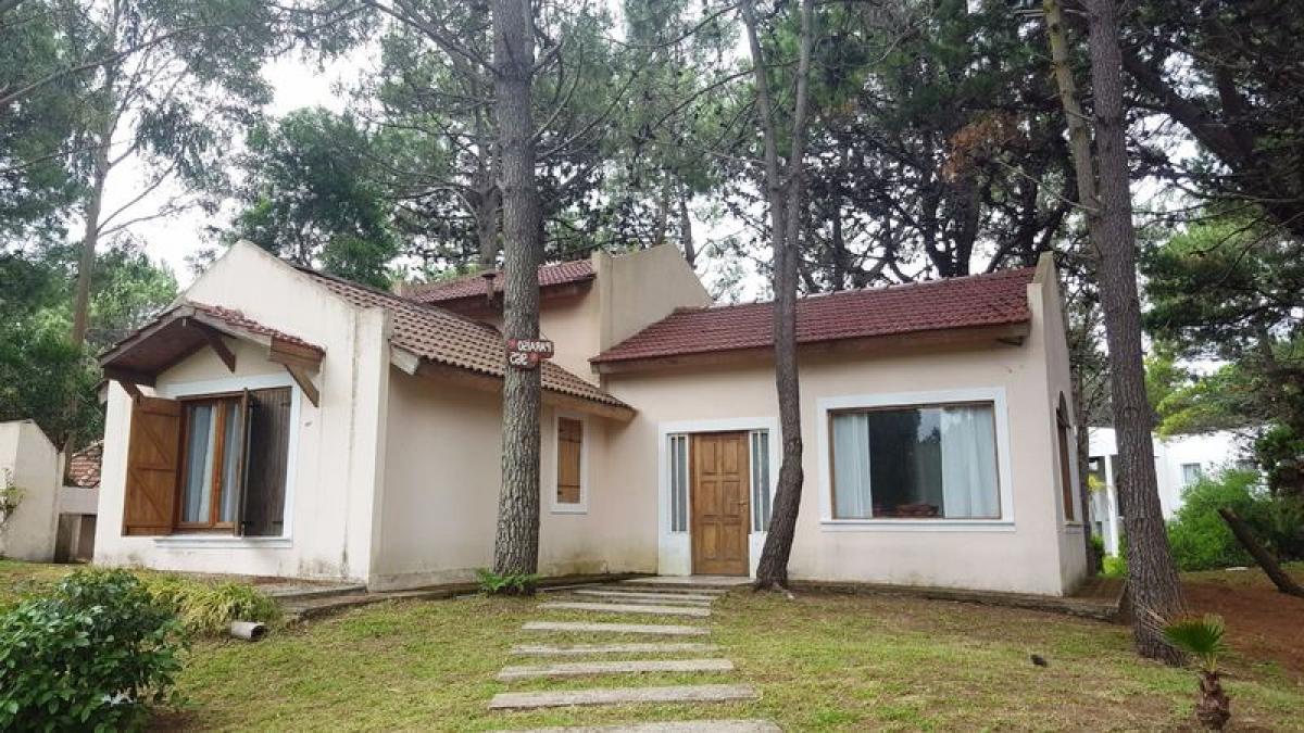 3 bedrooms House in Mar del Plata, Argentina No. 97305