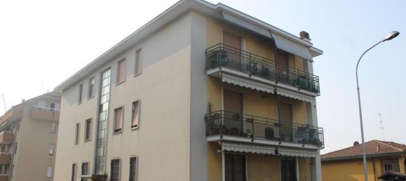 2 rooms Apartment in Arcore, Italy No. 178452 2