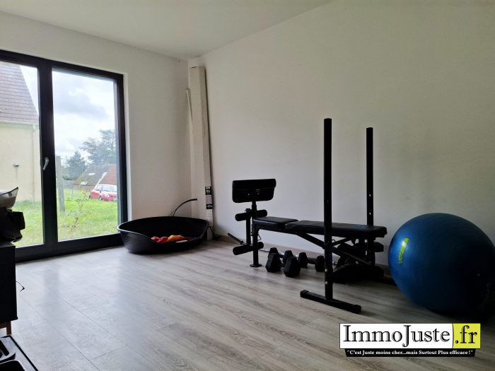 Casa de 3 dormitorios en Maintenon, France No. 232850