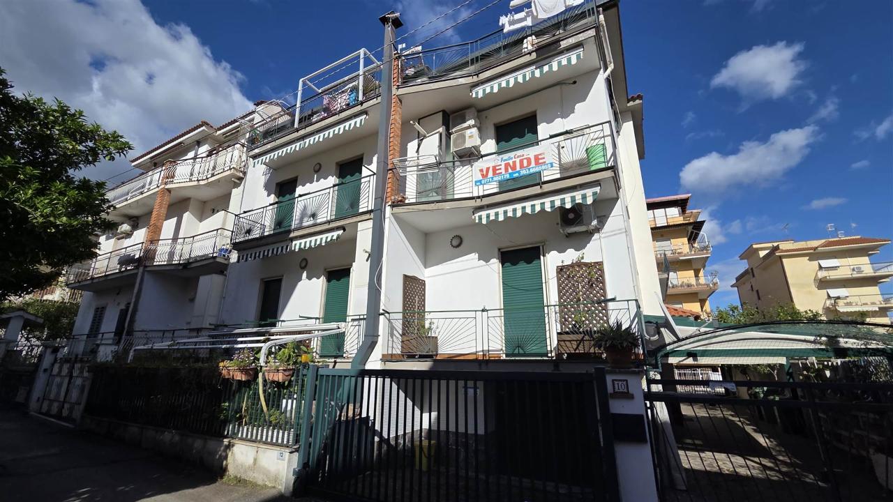 Apartamento de 3 habitaciónes en Formia, Italy No. 38760