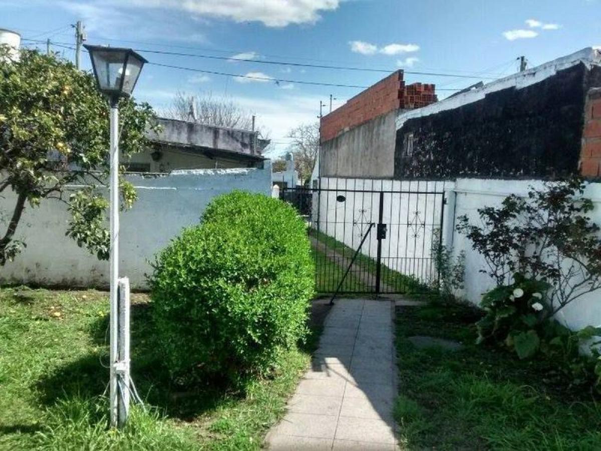 2 bedrooms House in Mar del Plata, Argentina No. 70082