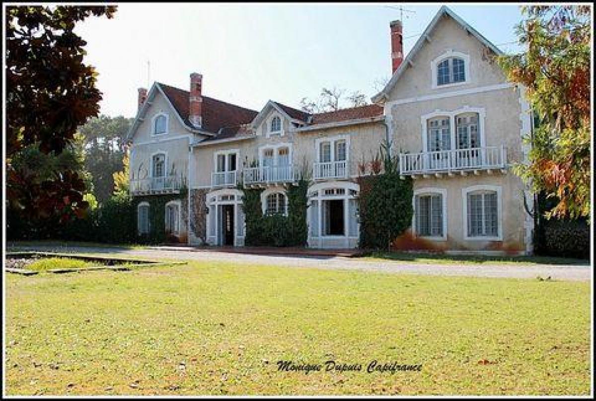 8 bedrooms House in Mimizan, France No. 10657