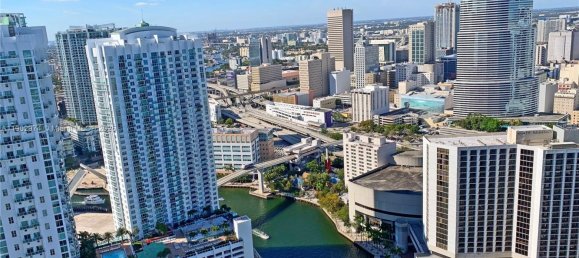 45.99m² propriété commerciale à vendre à Miami, Miami-Dade, Florida, USA № 614861 2