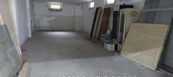 1-salle Garage à Corropoli, Italy No. 339900 2