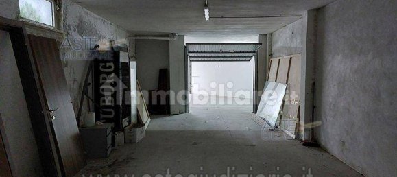 1-salle Garage à Corropoli, Italy No. 339900 3