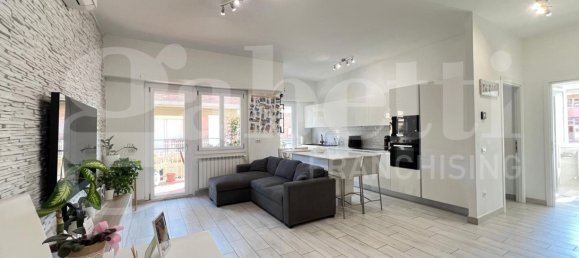 Apartamento T2 em Pomezia, Italy N.º 373735 4