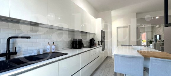 Apartamento T2 em Pomezia, Italy N.º 373735 8