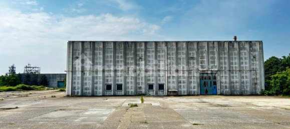 5 rooms Warehouse in Vercelli, Italy No. 207054 4