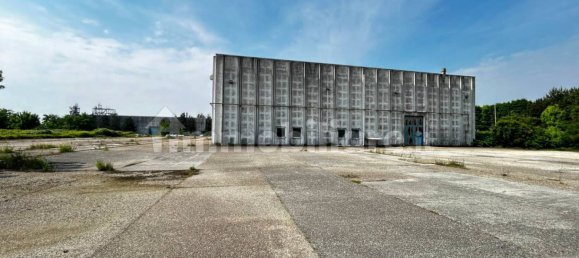 5 rooms Warehouse in Vercelli, Italy No. 207054 7