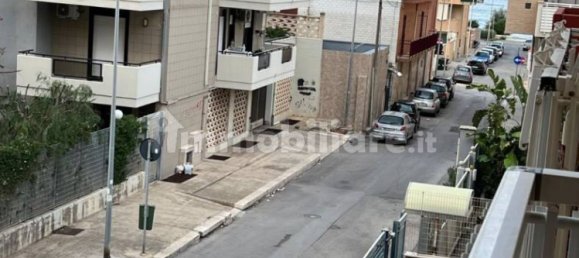 Apartamento de 3 dormitorios en Bari, Italy No. 13067 18