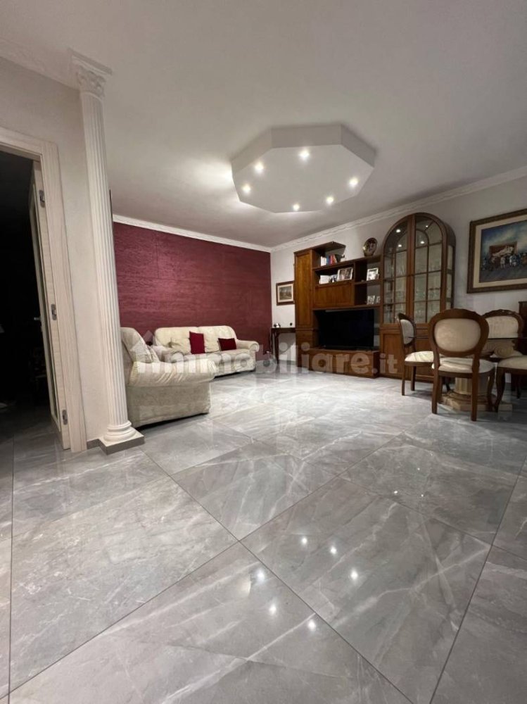 Apartamento de 3 dormitorios en Bari, Italy No. 13067